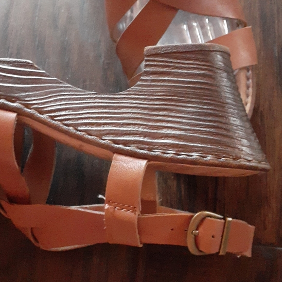 Excellent Condition Sandals - Picture 10 of 14